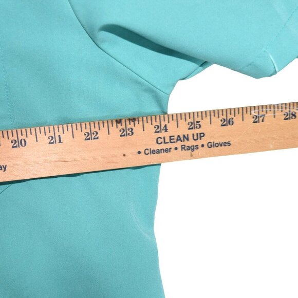 FIGS Technical Collection Scrub Top Size XXL Turquoise V-Neck Pocket Medical - Picture 6 of 6